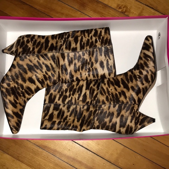 Vince Camuto Shoes - NWB💥 Vince Camuto Leopard Calf Hair Heel Boot💥